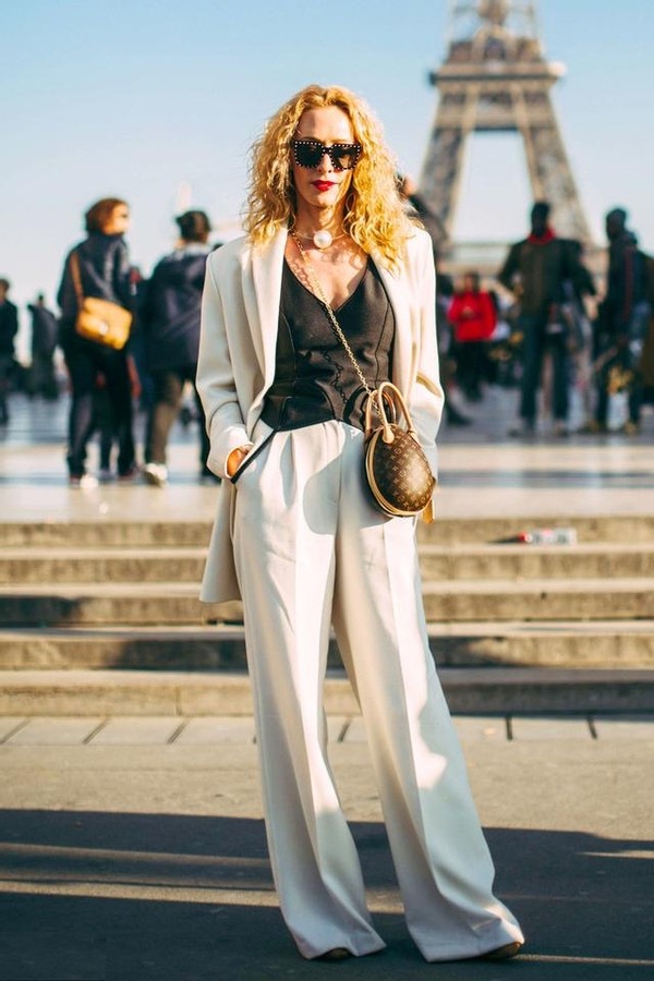 开春别再穿大衣了,今春必备西装这样穿美爆了