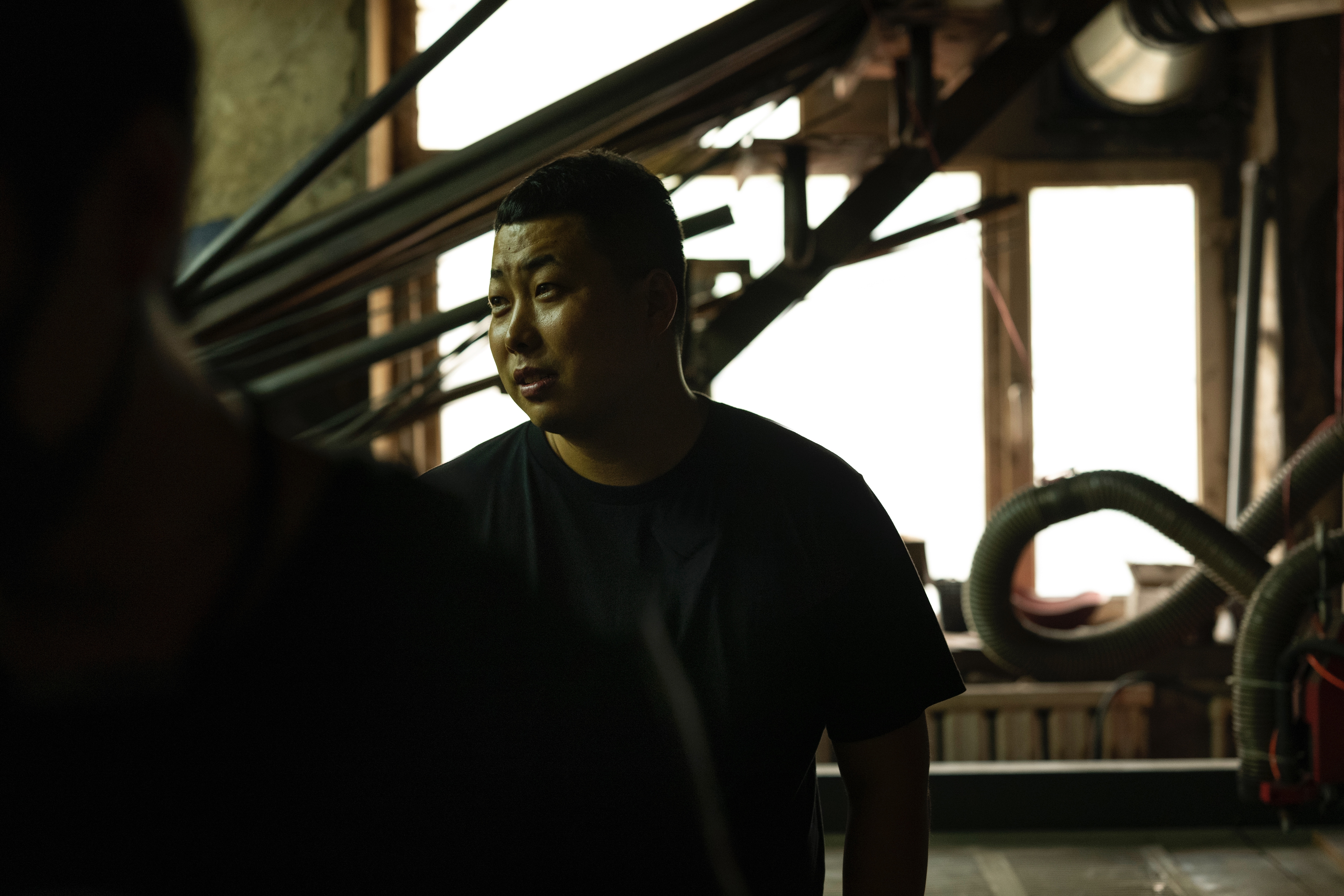 这个农村快递员登上《时尚先生》杂志,被称作“东北观察家”