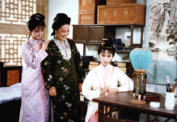 薛姨妈的“爱语慰痴颦”并非那么简单，细细琢磨，背后发凉