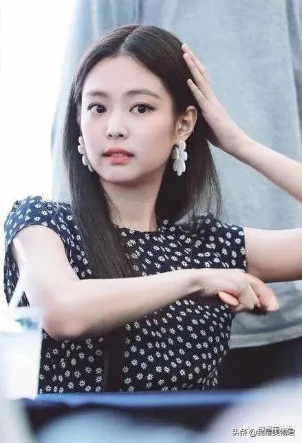 jennie女团可爱,jennie团综穿搭同款