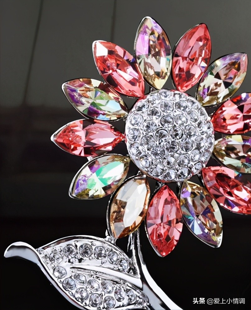 施华洛世奇水晶胸针高档上档次,施华洛世奇胸针2000元左右
