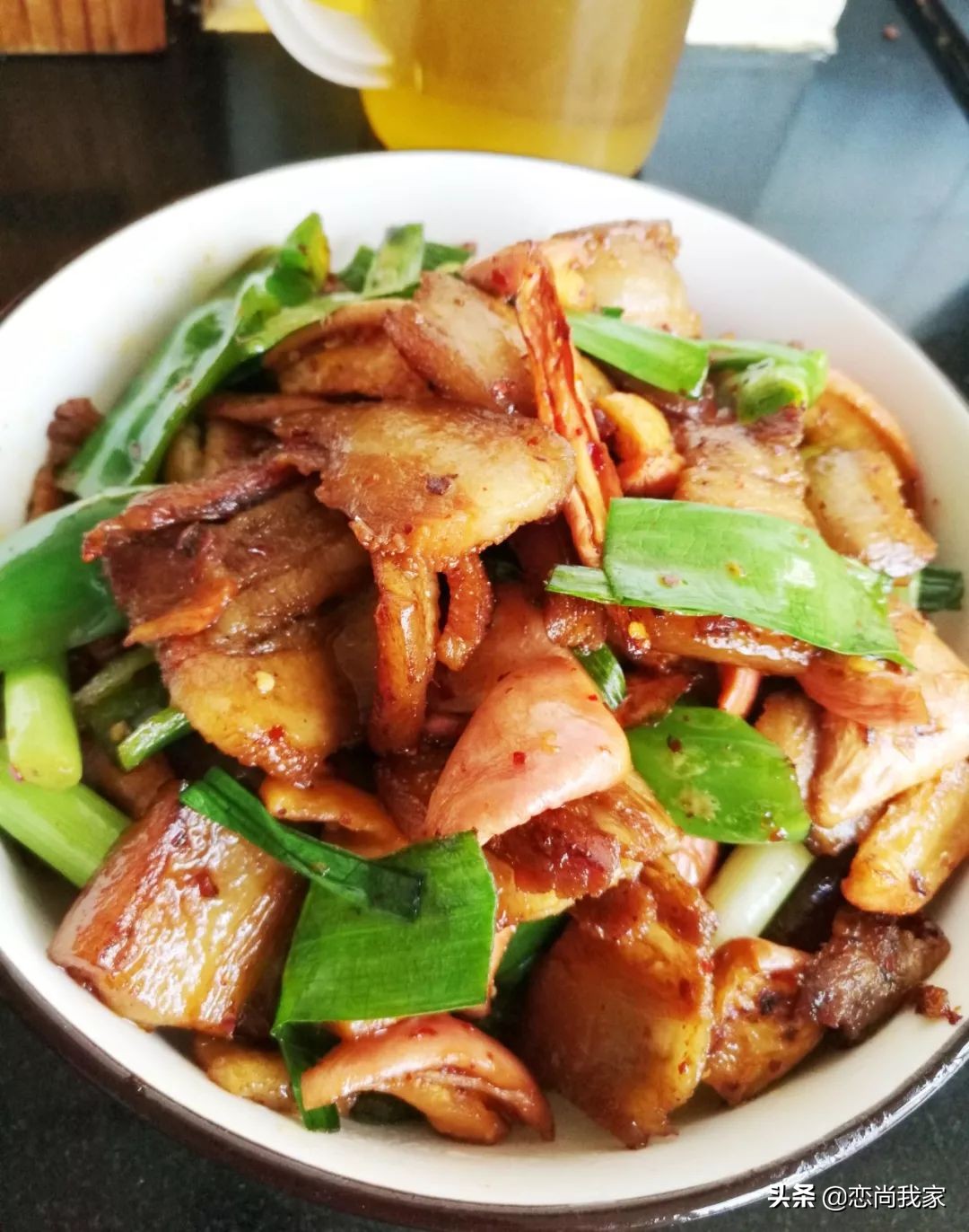 这个农家小炒菜,用萝卜干和猪肉一起炒,下饭就是香,肉贵也要吃