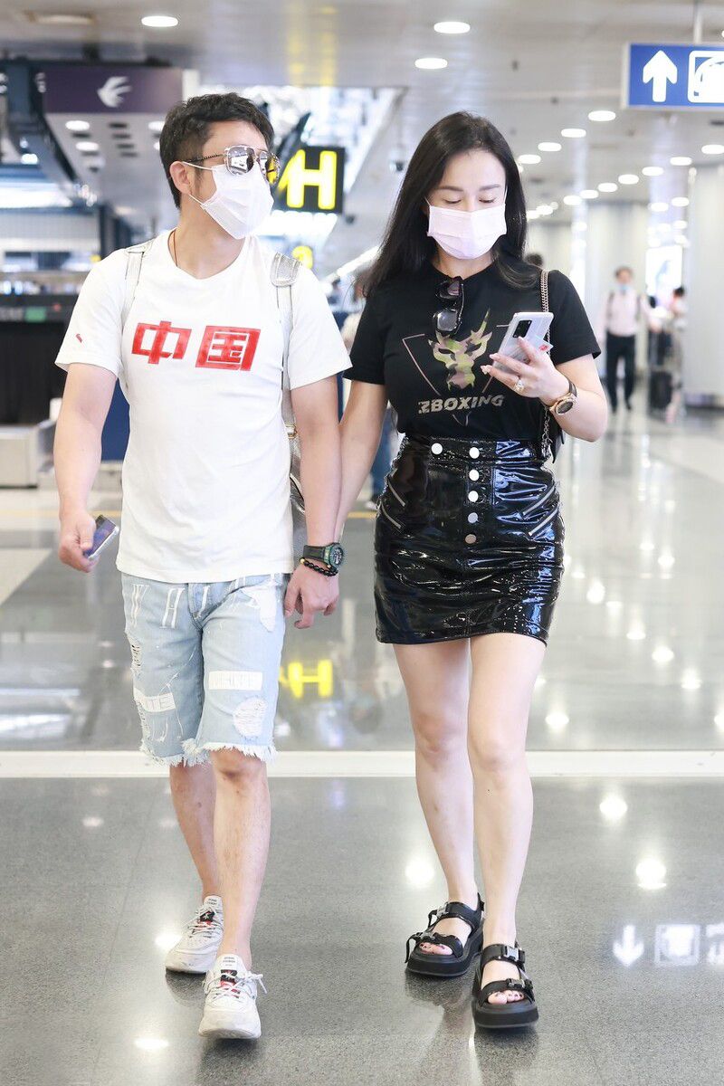 冉莹颖辣妈好身材穿搭,冉莹颖穿凉鞋图片