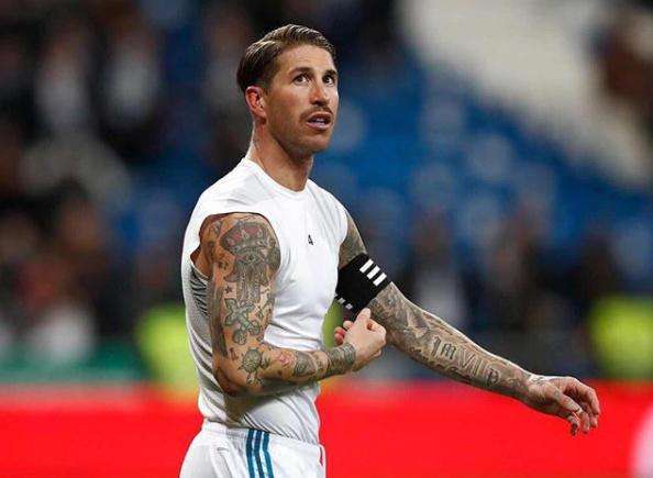 足球界的拉莫斯霸气出场,足球场上顶牛画面拉莫斯