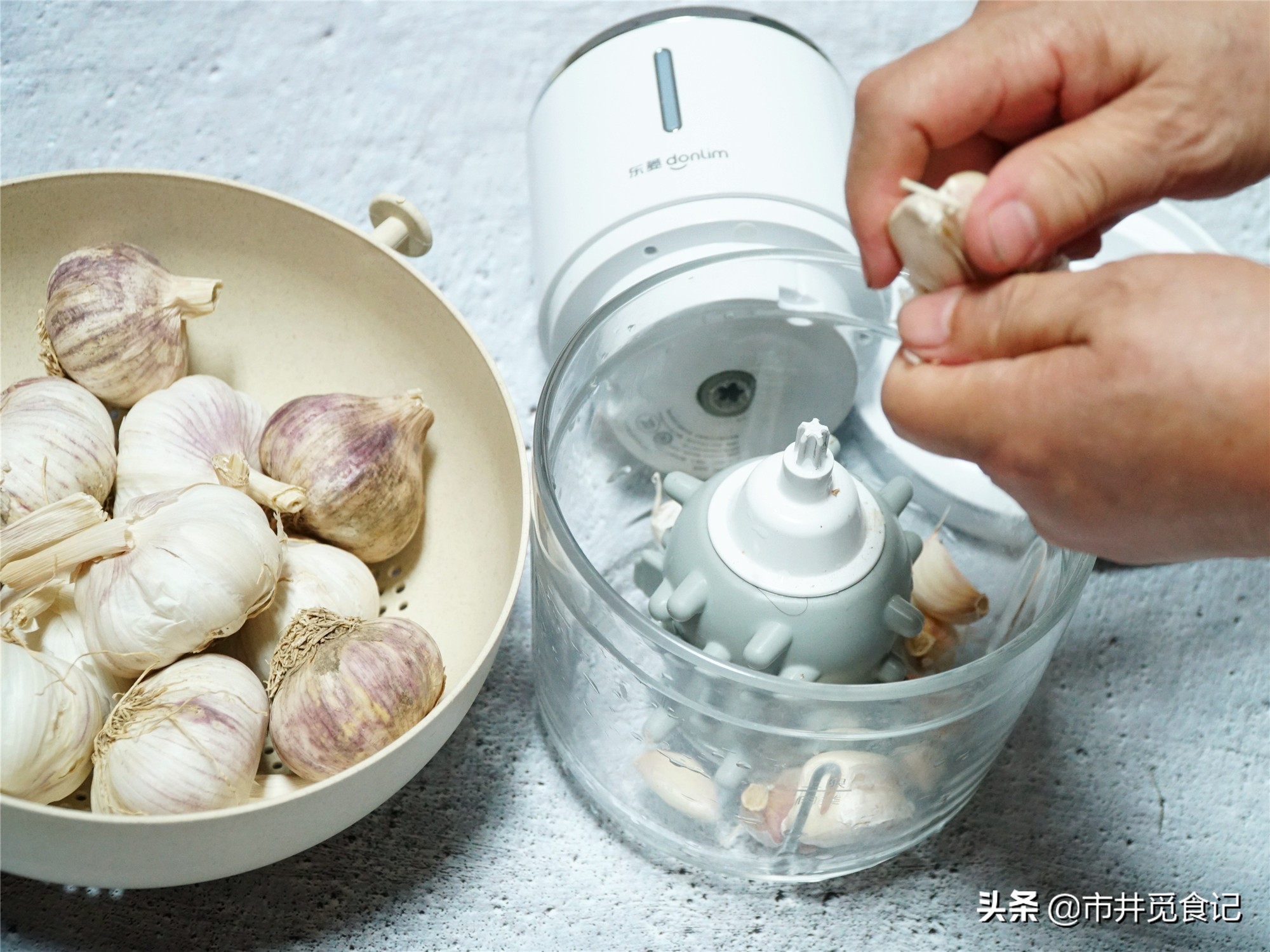 夏妈腌糖蒜的正确做法,妈妈腌制多年酱菜的方法