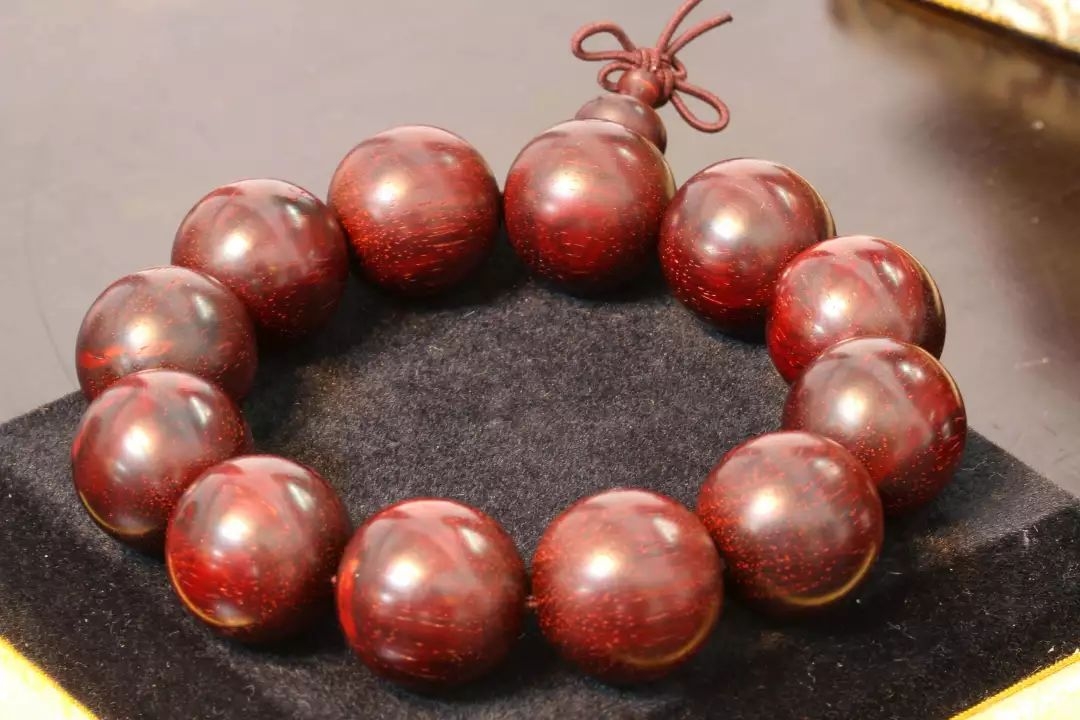 手串忌讳戴几颗珠子,手串的佩戴方法和讲究