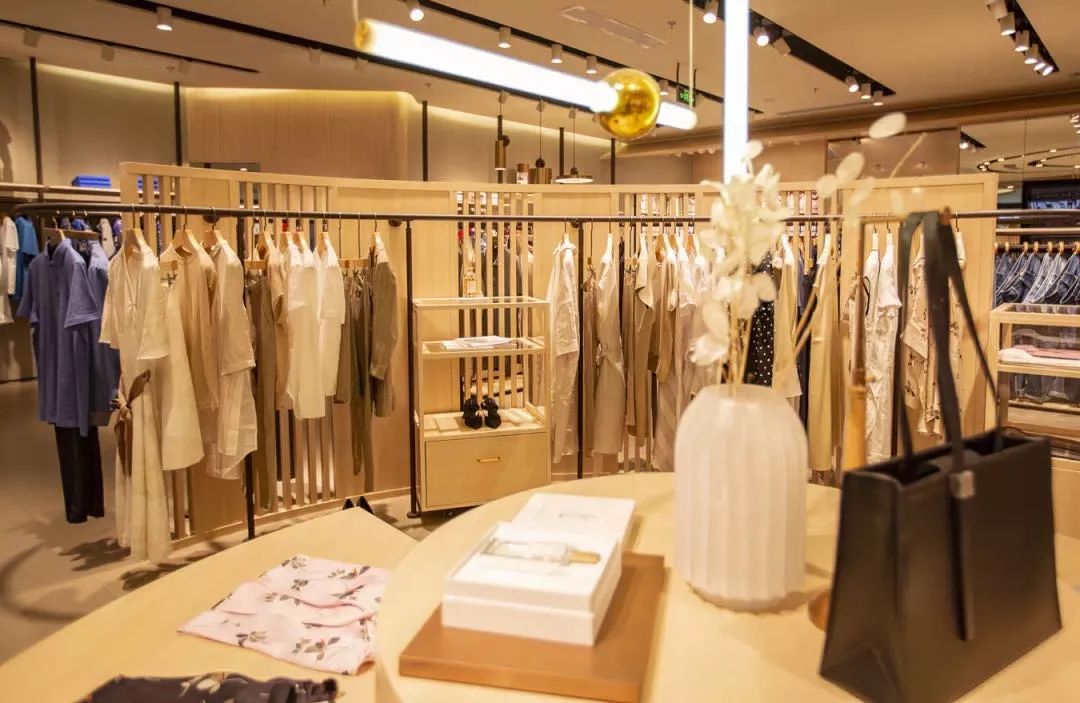 雅戈尔服装业务现状,雅戈尔服饰历年营业额