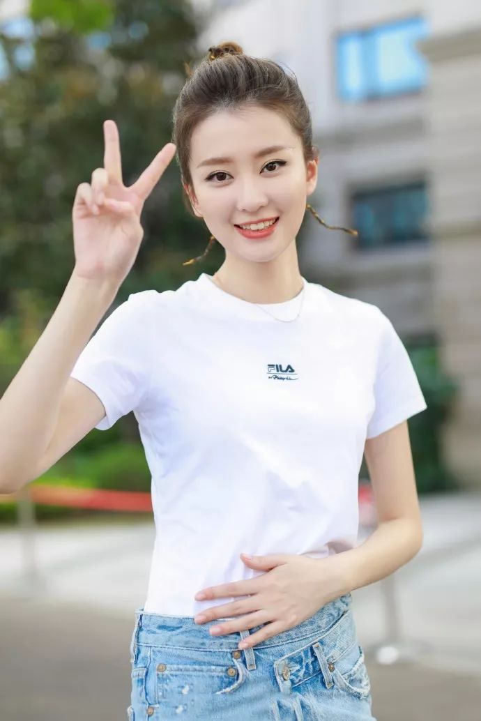 乔欣富二代吗,乔欣穿裸色长裙