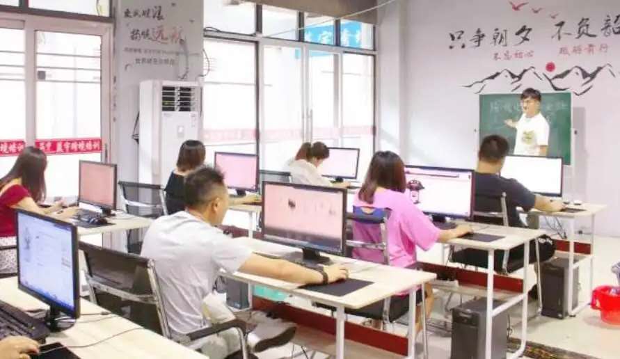 培训做跨境电商,一个电商培训机构需要多少钱