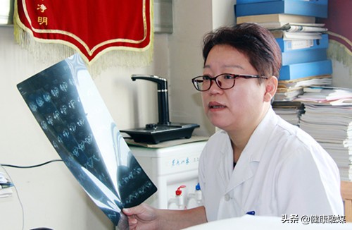 *生活性**紊乱、吸烟、吸毒是宫颈癌高危因素，警惕*交性**流血白带增多