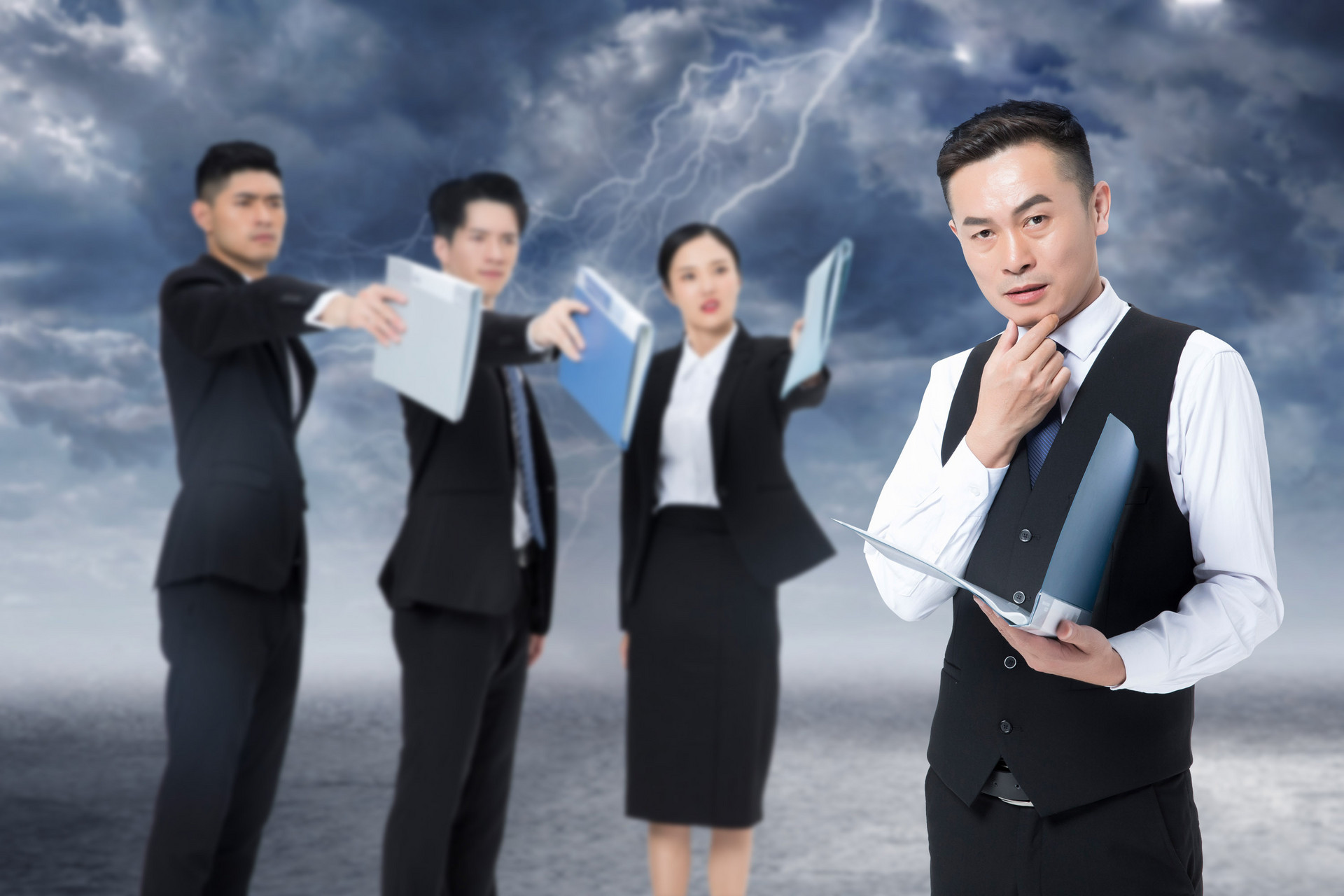 “老子上面有人!”,面对不服管理的“关系户”怎么办?捧杀他