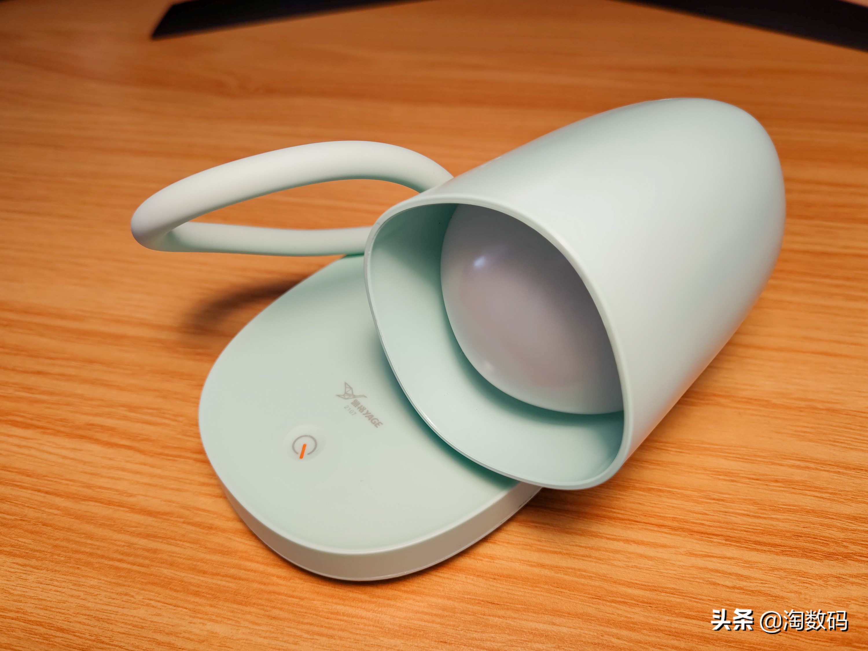 消费降级：3色温无极调光，￥14块9充电式LED学习小台灯晒单简评