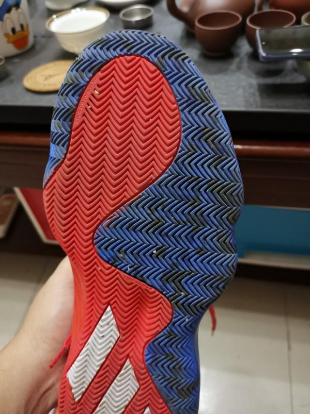 米切尔蜘蛛测评,阿迪达斯米切尔一代配色