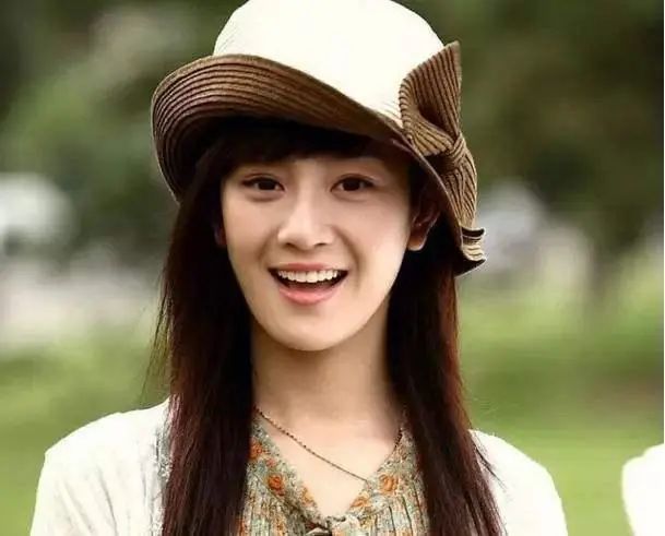 19岁大红却自毁名声,整容、当小三还撕原配太嚣张