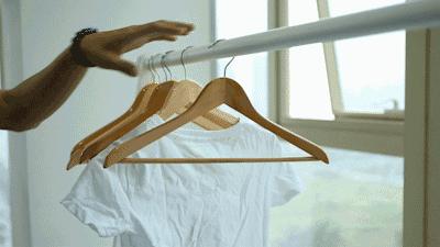 深灰色衣服晒褪色了怎么恢复,衣服在阳光暴晒后褪色如何补救