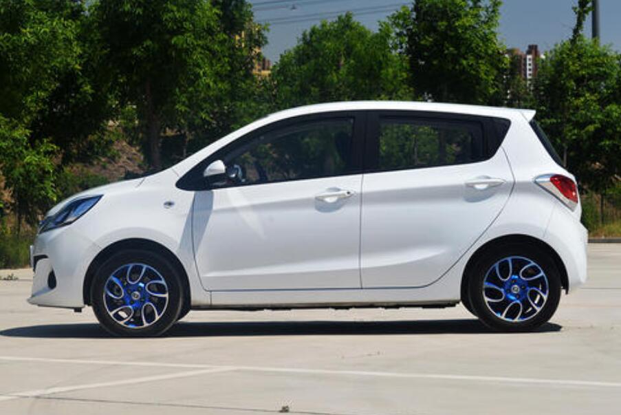 三年的纯电汽车为什么不给续保,汽车3年突然没电了正常吗