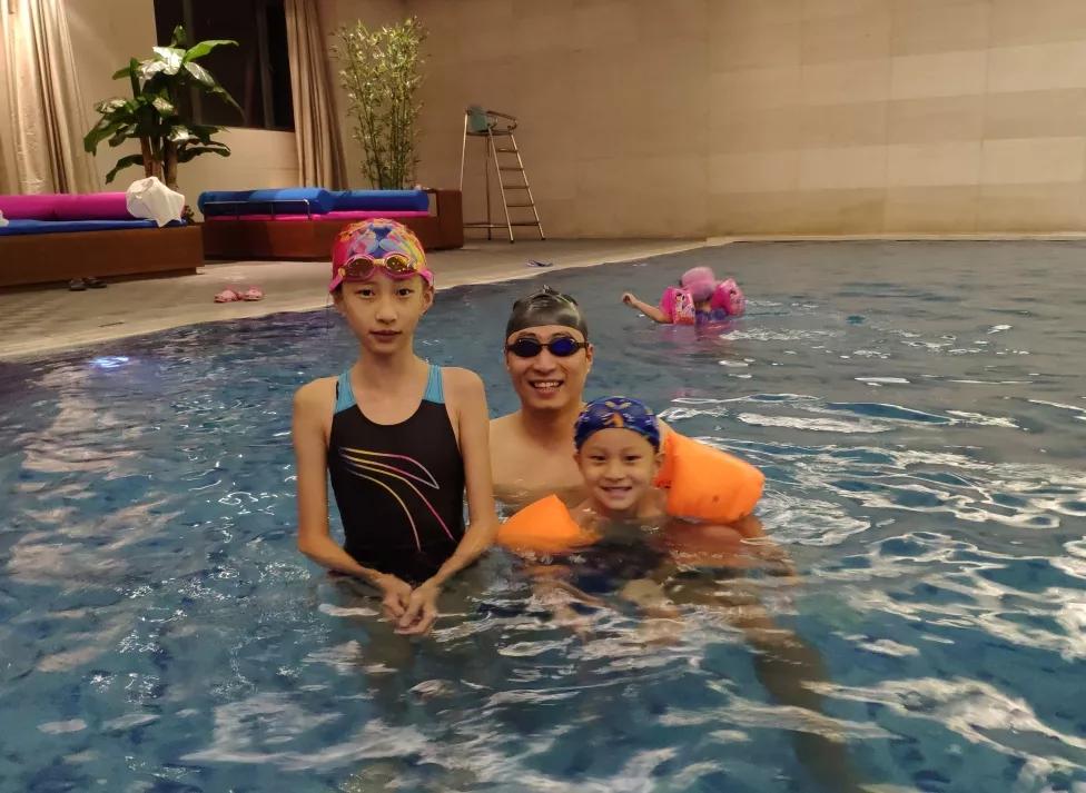 为女儿练体育做减法，我决定送她去私立学校试试…