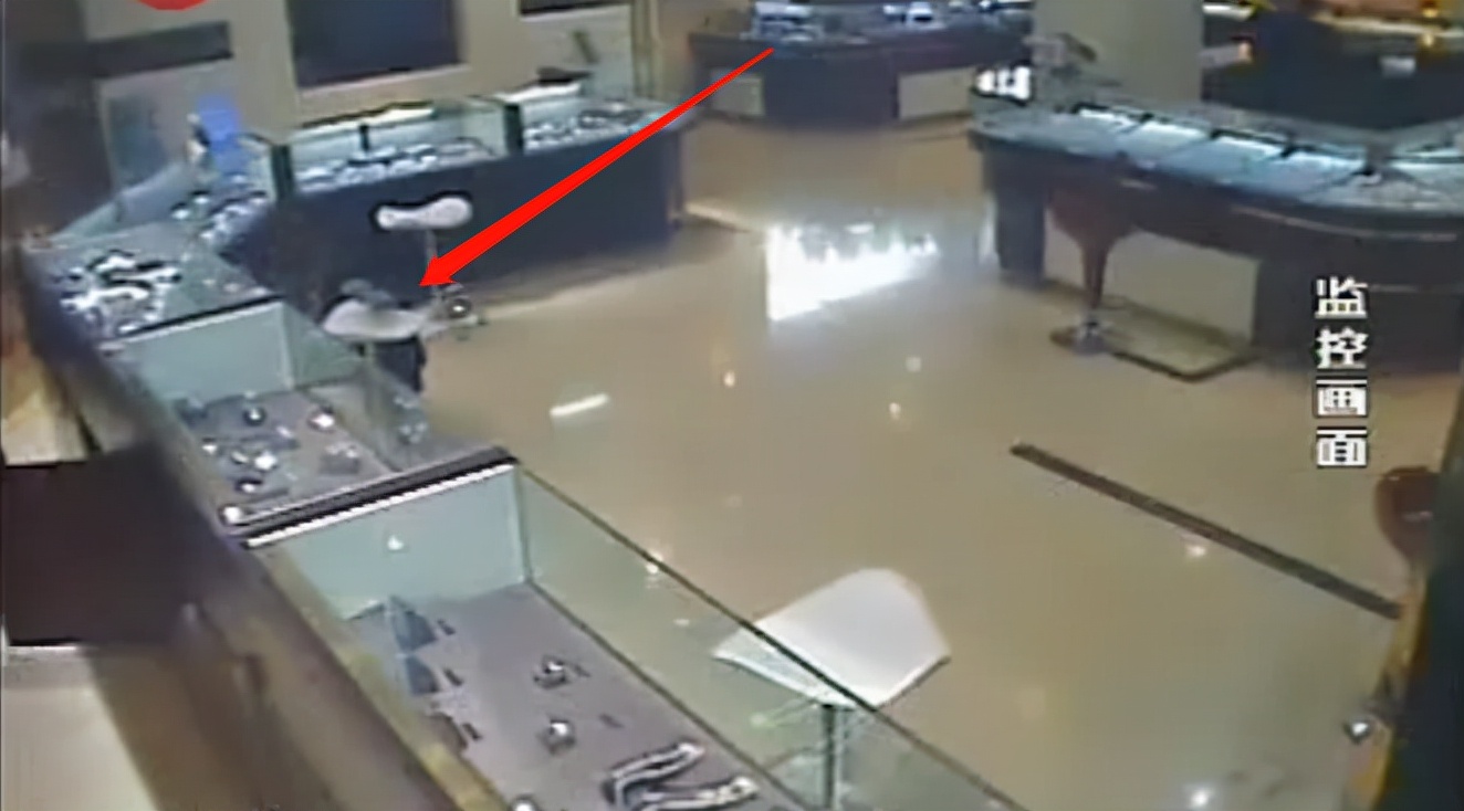 涓婃捣瑁搁捇璋冨寘浜嬩欢涓嬮泦,涓婃捣瑁搁捇璋冨寘浜嬩欢