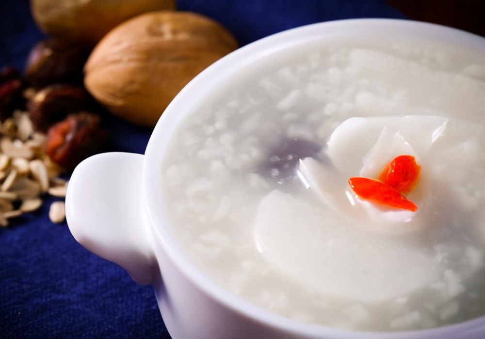 小孩子总时不时咳一两声为什么,孩子晚上睡觉咳两声晨起咳两声