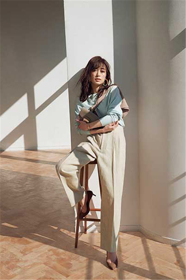 阔腿米色裤子穿搭高级感,有些女孩子好会穿衣服