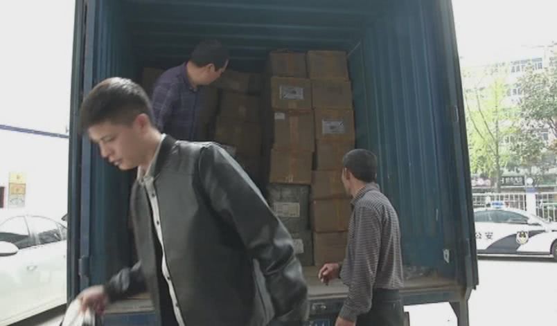 阿迪达斯高仿和正品区别,阿迪达斯正品和高仿区别