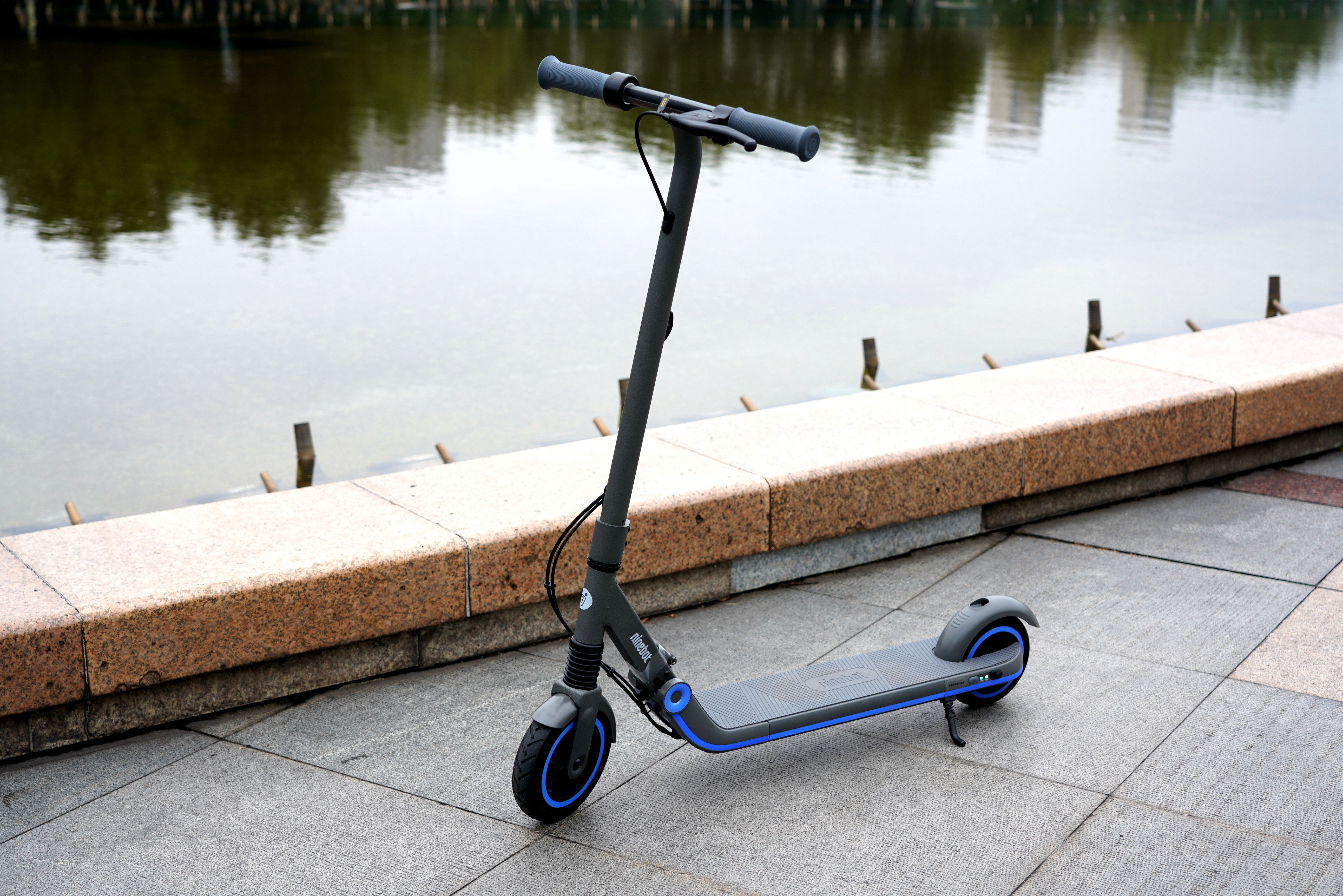 很不简单的玩具,九号儿童电动滑板车e10如何折叠