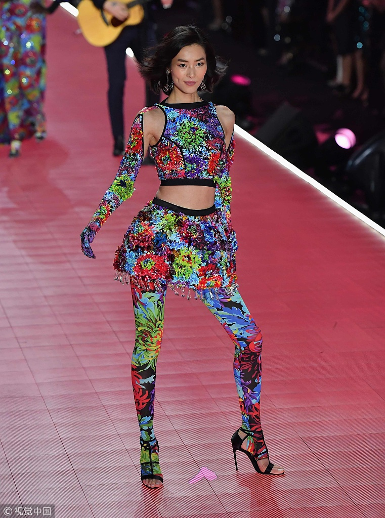 利马在维密上单独走的秀,利马超模高光时刻