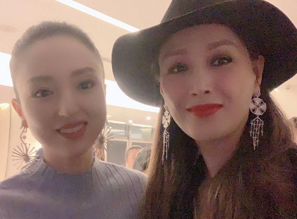 任达华老婆琦琦穿绿色亮片短裙,任达华妻子琦琦同款衣服