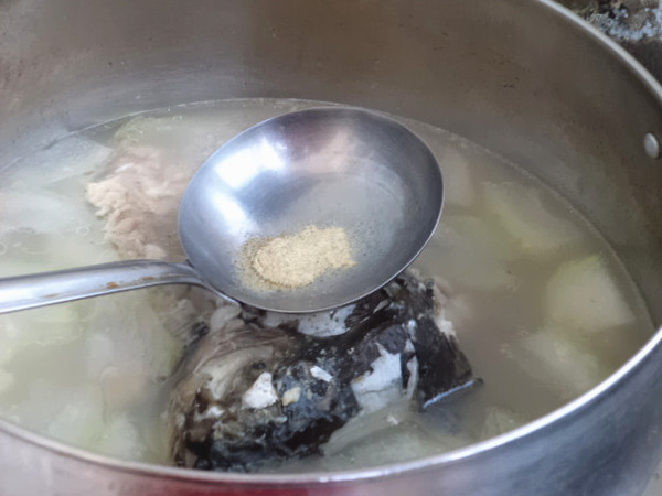 煮鱼汤要白,煮鱼汤时切记四放三不放