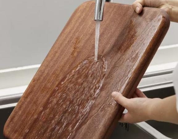 小米硬刚德国双立人，400年非洲灌木做家用砧板，不发霉砍不坏