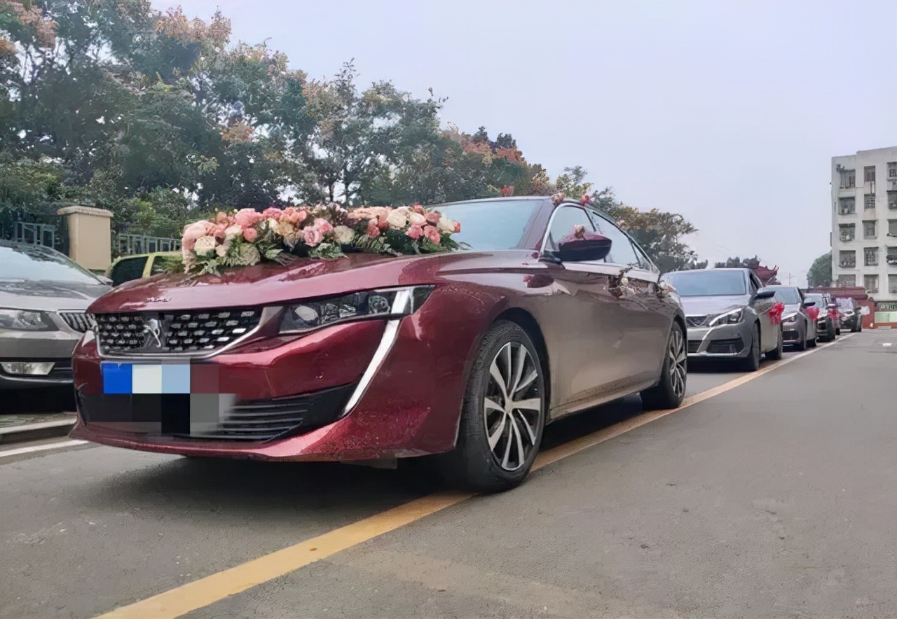 18万买标致508,标致508l烈火红黑夜效果