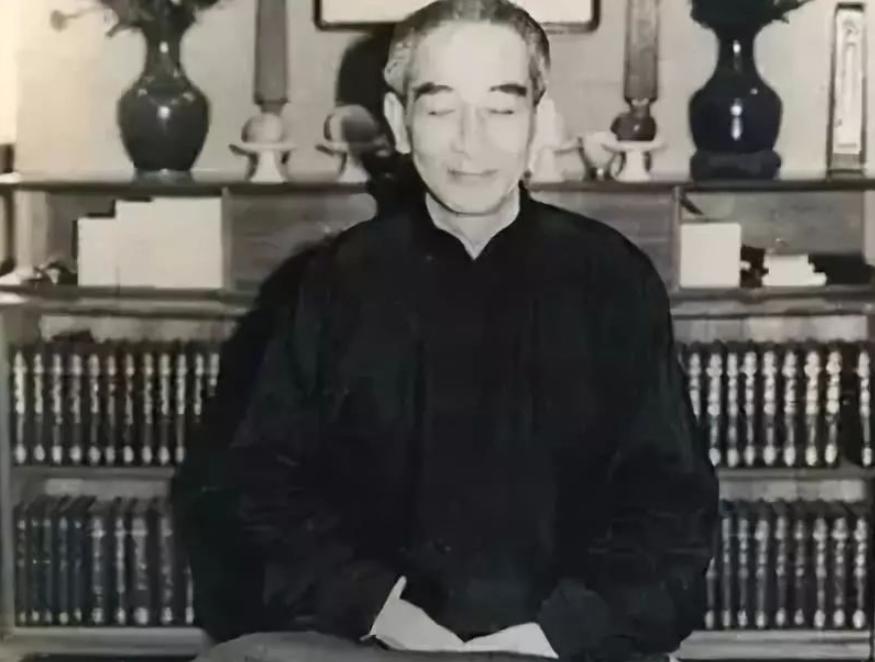 南怀瑾以前是文盲吗,谁说的文盲才看南怀瑾的书