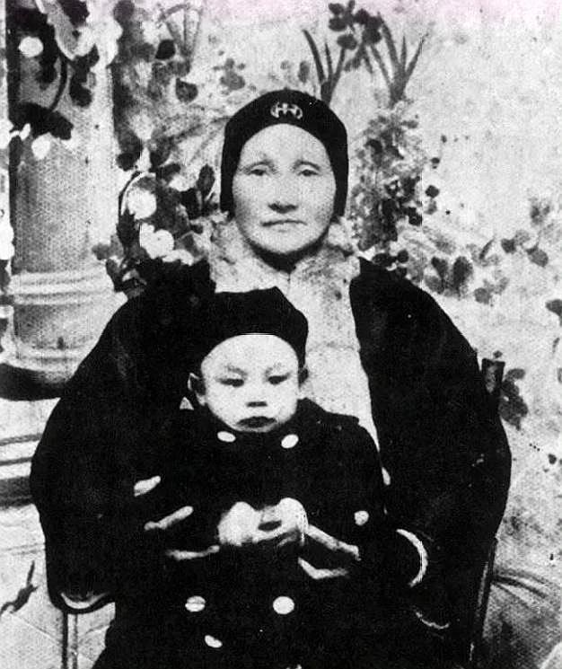 浙江有位尼姑还俗,嫁给大22岁的丈夫,生下一子成天下闻名的总统