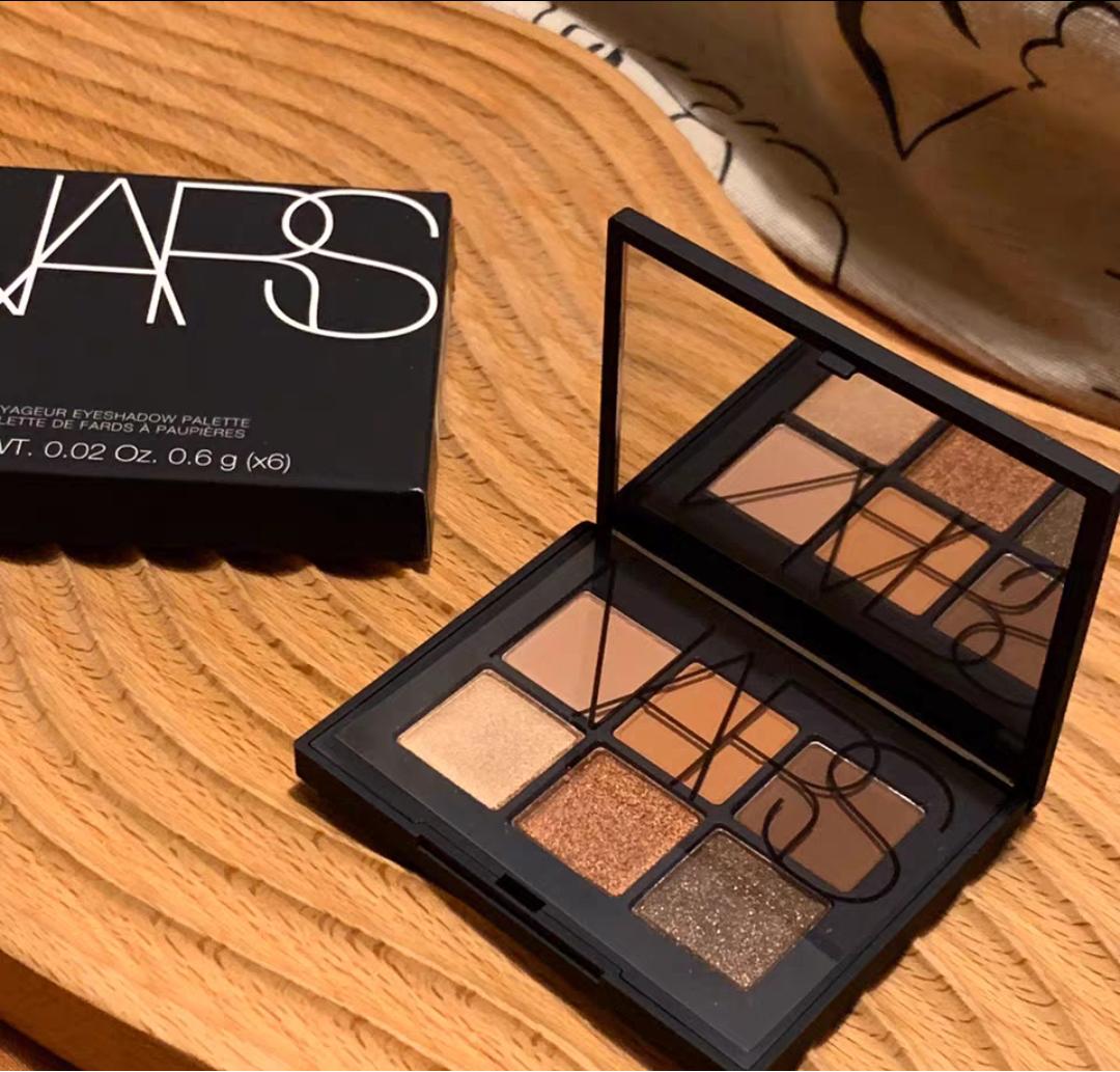 年度眼影盘大牌,年度必买的10种彩妆