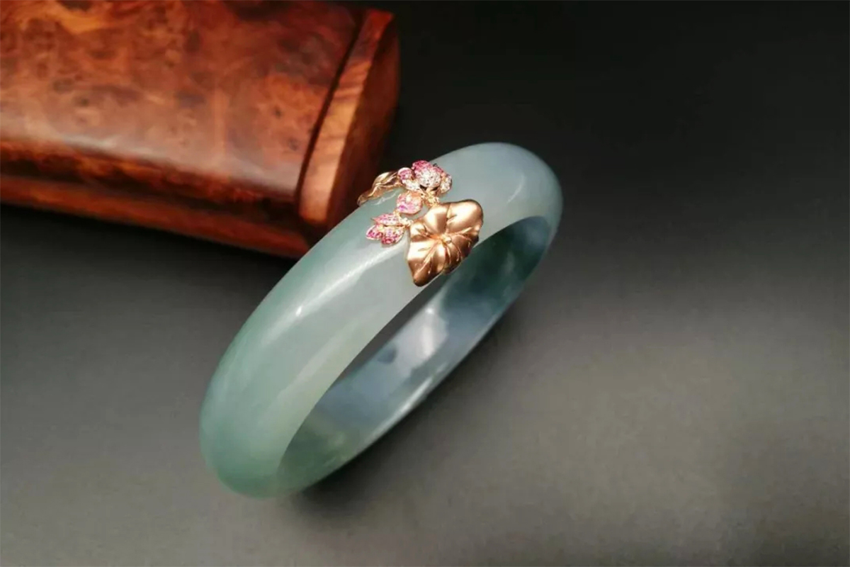 翡翠手镯摔断修复图片,翡翠手镯摔断了修复多少钱