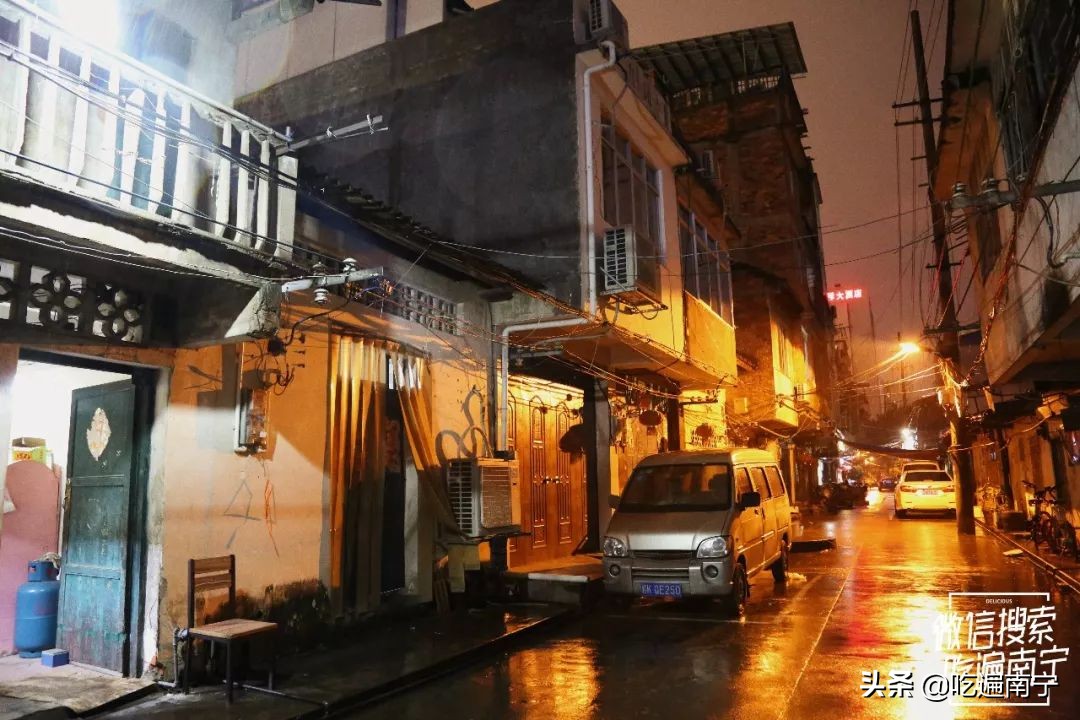 走错2次路,问了3个路人,终于找到偏僻小巷里的这家炸串店!