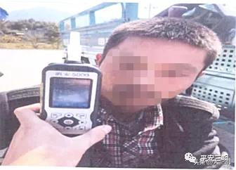 骑车把颈椎撞折了,男子摔断颈椎