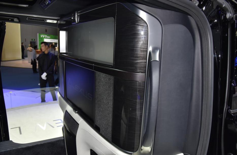 霸气的外观，丰富的配置，雷克萨斯LM官方售价为116.6万起