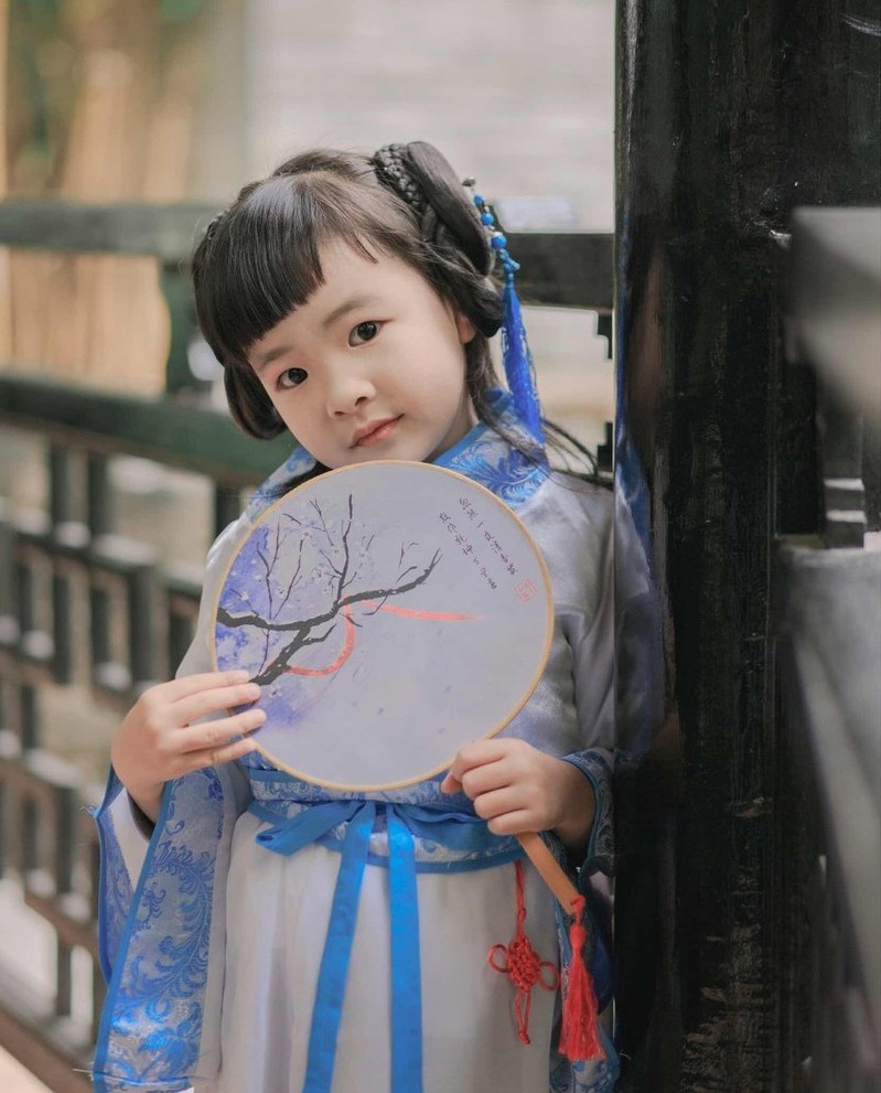 孩子爱臭美是好事,孩子爱臭美怎么引导