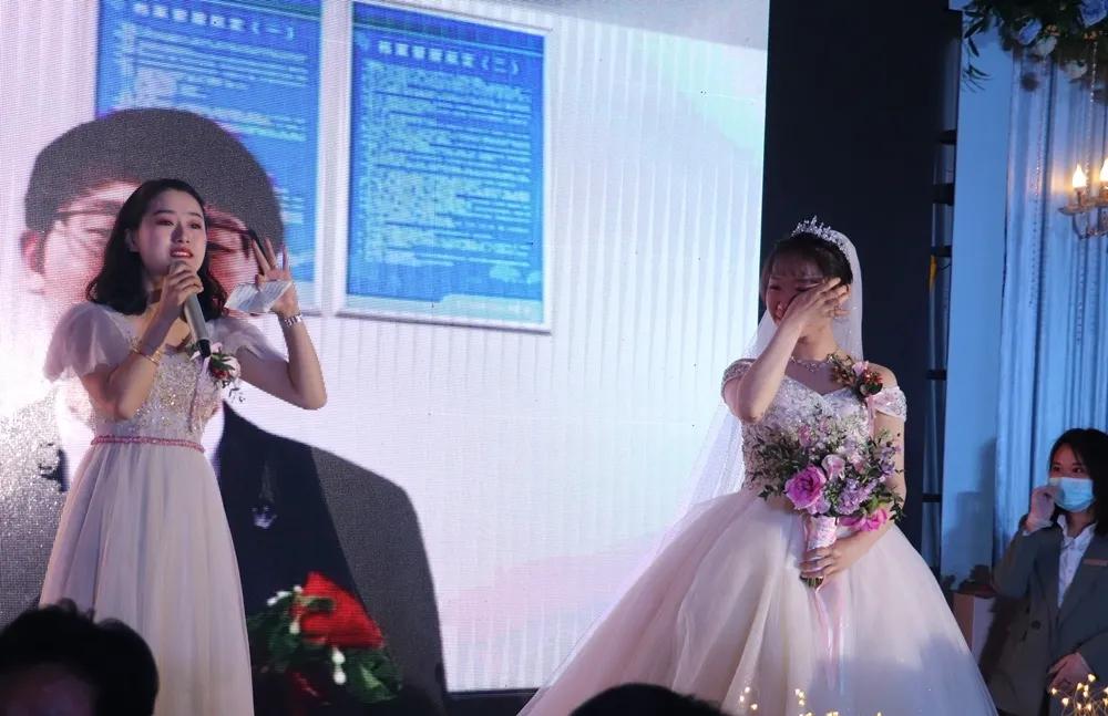 昨天，泰州这个地方举行了一场婚礼，新郎却始终没有出现……