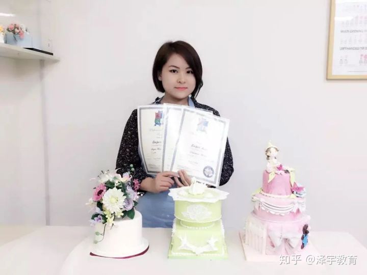 当蛋糕师，也能月入10万？|独家专访BAH烘焙创始人韩露