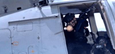 狙击枪击中恐怖分子,大口径狙击枪击中人的真实状况