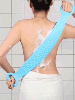 洗澡搓泥后起疙瘩,洗澡时搓出来的泥是怎么回事