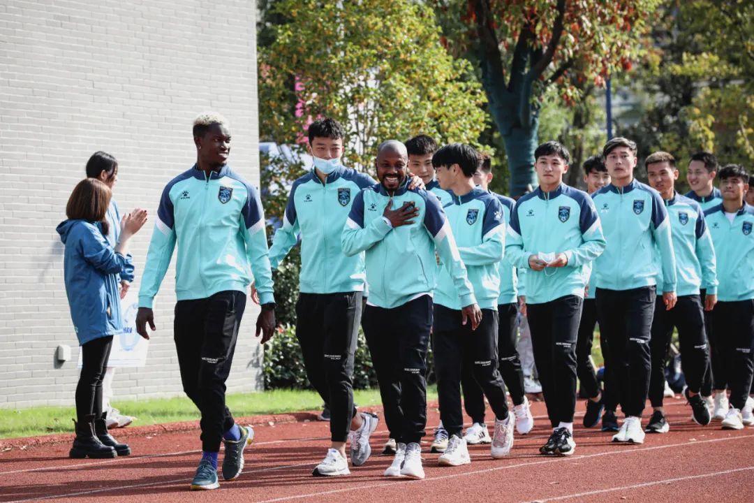 共建活动|支云狼兵走进南通紫琅一小，共度冲甲三周年纪念日