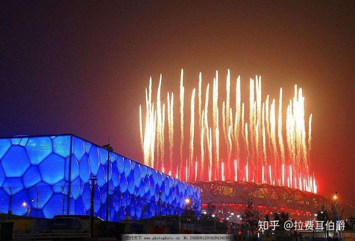 “这么光荣的一天，决不在辽远的将来，而在很近的将来。”