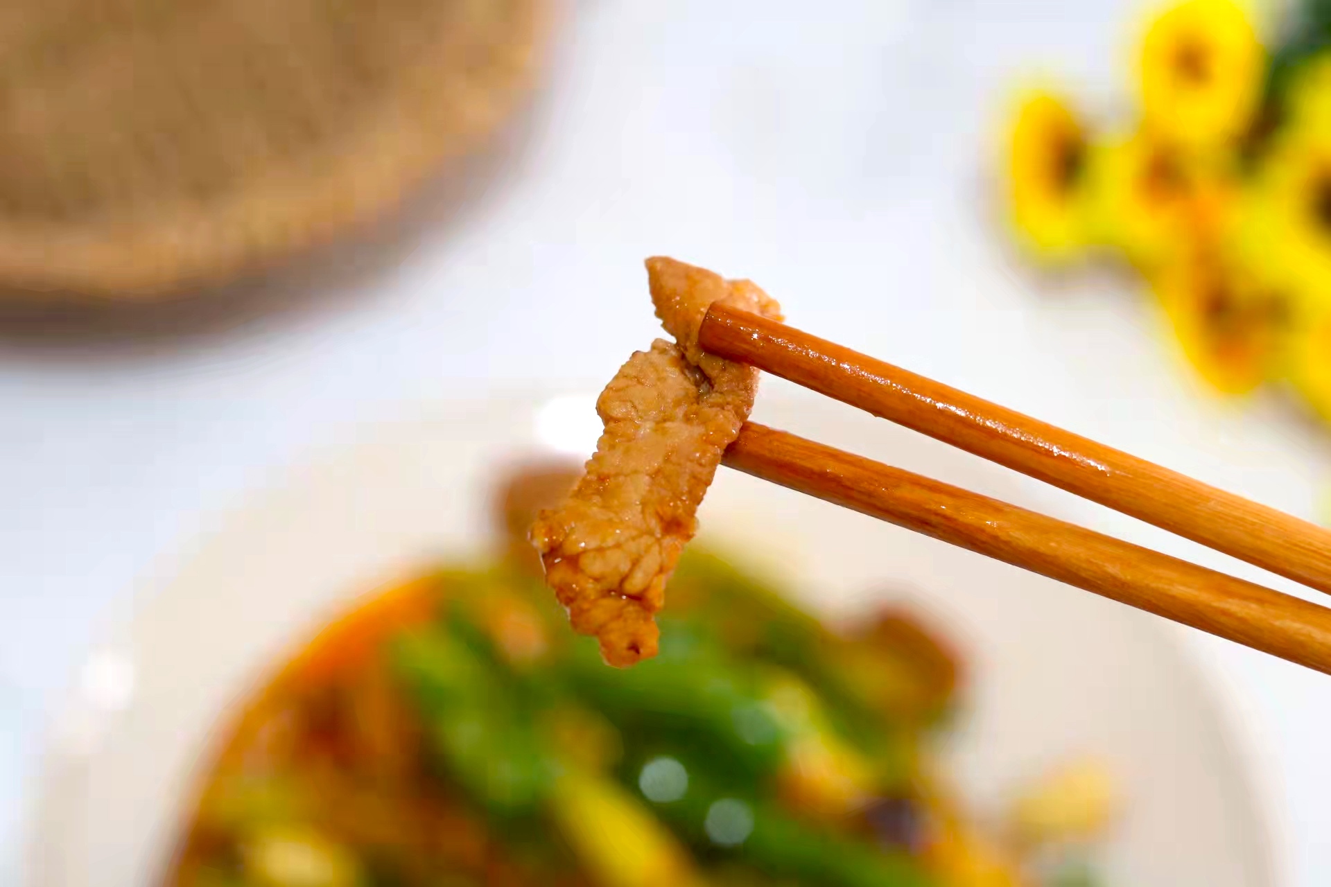 炒肉丝是用梅花肉还是里脊肉,辣椒炒梅花肉的正确方法