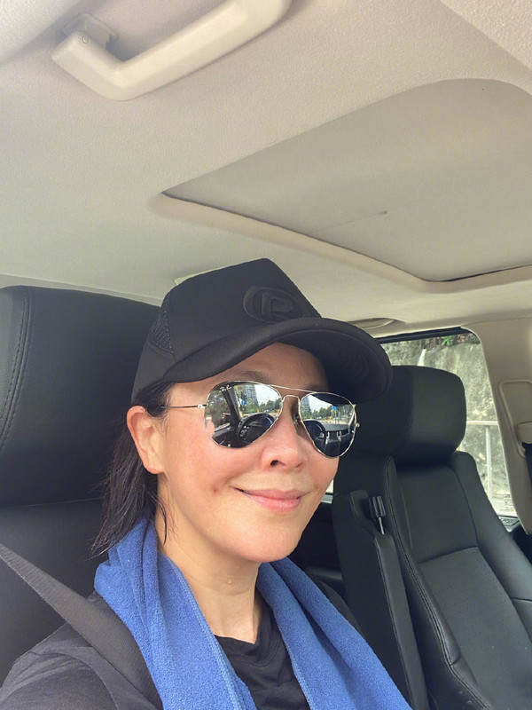 周润发谭咏麟爬山图片,周润发与谭咏麟同框