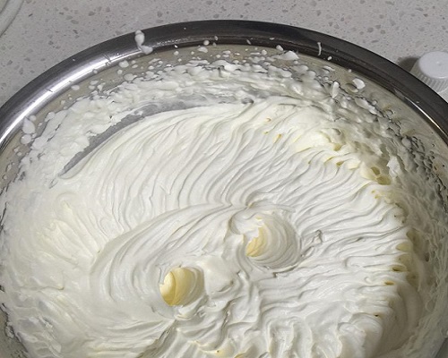 在家里正确制作奶油的方法,没有淡奶油在家怎么制作奶油