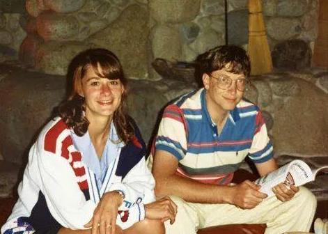 比尔盖茨传奇一生,比尔盖茨的一生经历详细