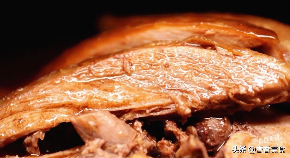 刀剁斧劈棒子夯，吃个鸡搁得住这样？